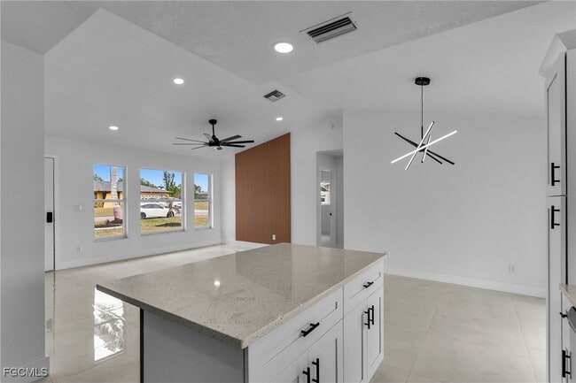 Foto del edificio - 1324 SE 22nd Terrace