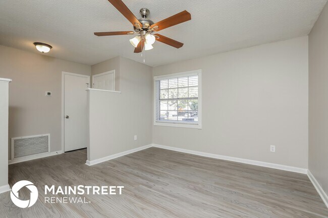 Foto del edificio - 3074 Riverbrook Dr