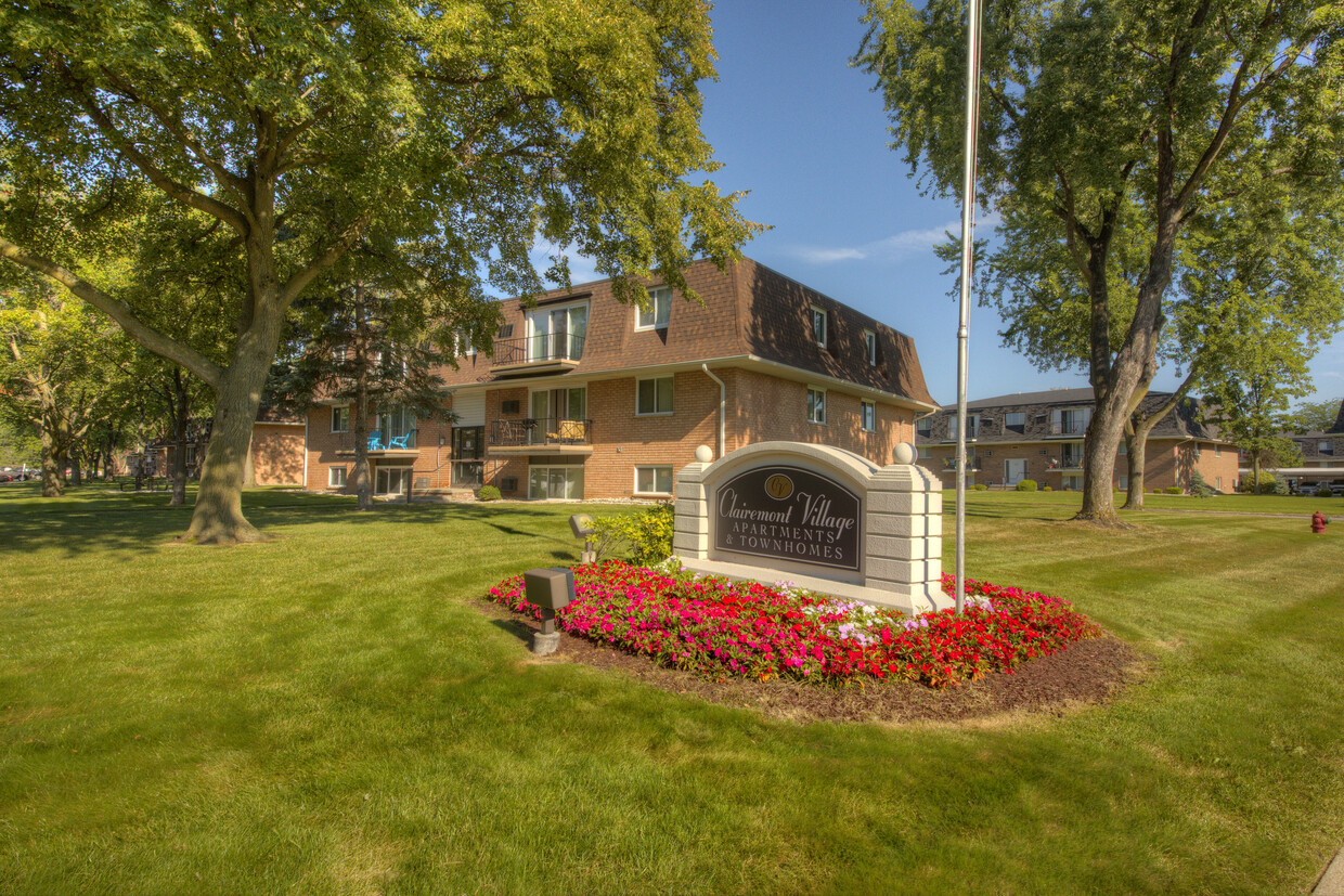 Primary Photo - Clairemont Village Apartments and Townhomes