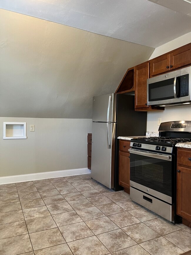 Building Photo - 319 E Rosedale Ave