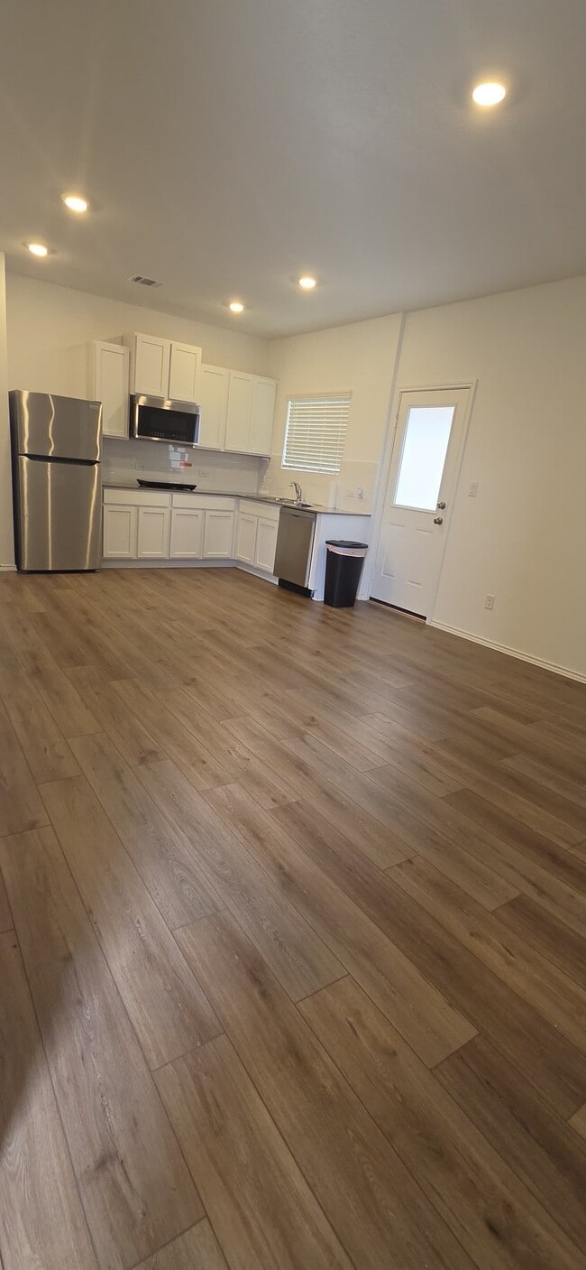 Building Photo - 1261 Aquilla Dr
