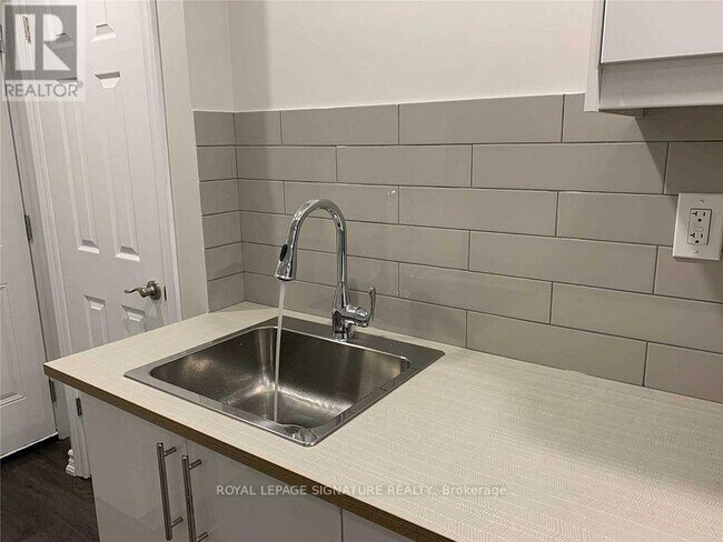 Photo du bâtiment - 61 Frenchpark Cir