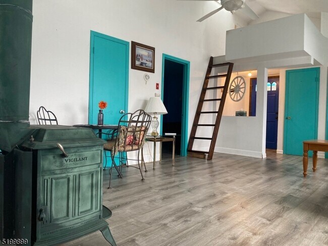 Foto del edificio - 39 Edgemere Ave