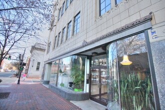 Building Photo - 103 W Main St