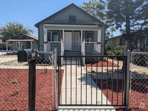 Building Photo - 386 N Mt Vernon Ave