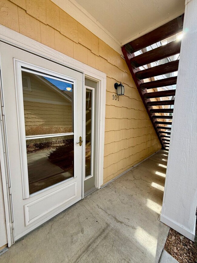 Foto del edificio - MUST SEE 2 Bed/2 Bath Condo in the Lakeshore at Centerra!