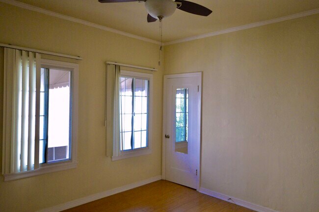 Living Room - 918 E Garfield Ave