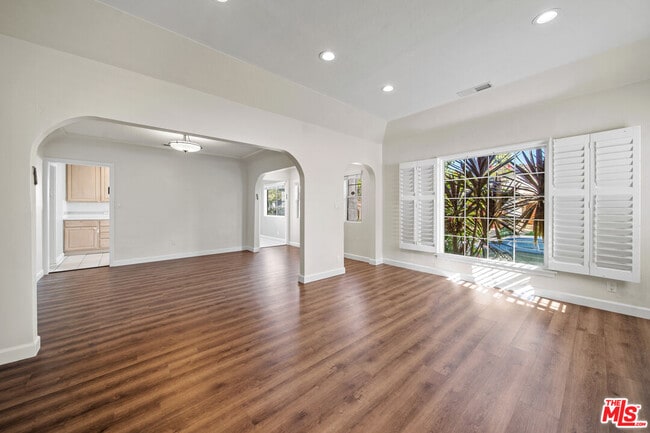 Building Photo - 1453 S Durango Ave