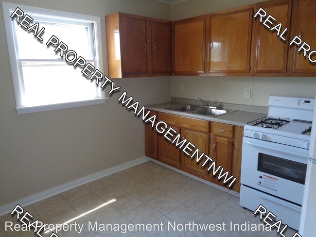 Building Photo - 1627 Roberts Ave