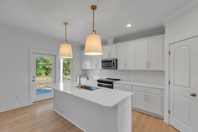 Foto del edificio - Oyster Landing Home Available with Pond View!