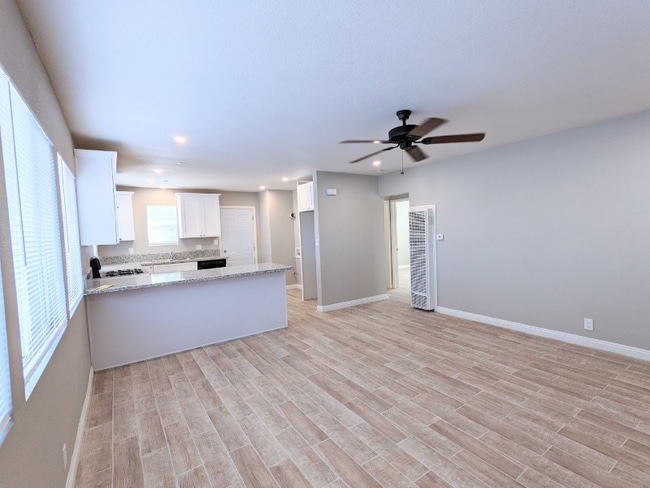 Foto del edificio - 7773 Philbin Ave