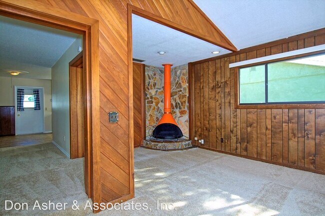 Building Photo - 4 br, 1.5 bath House - 4543 Royal Elm Dr.
