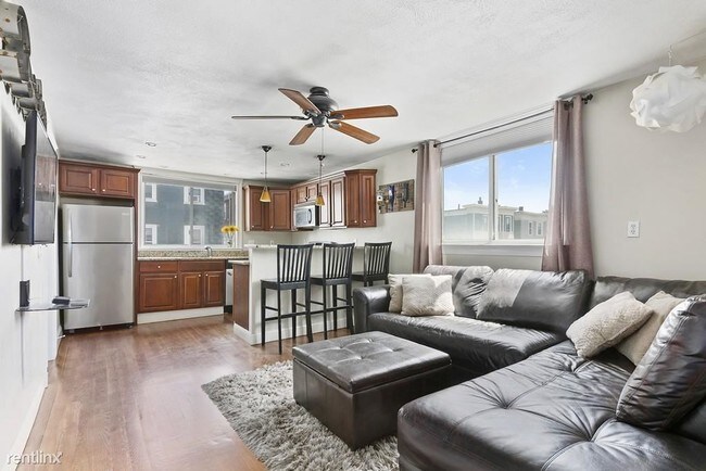 Building Photo - 2 br, 1 bath  - 270 E St