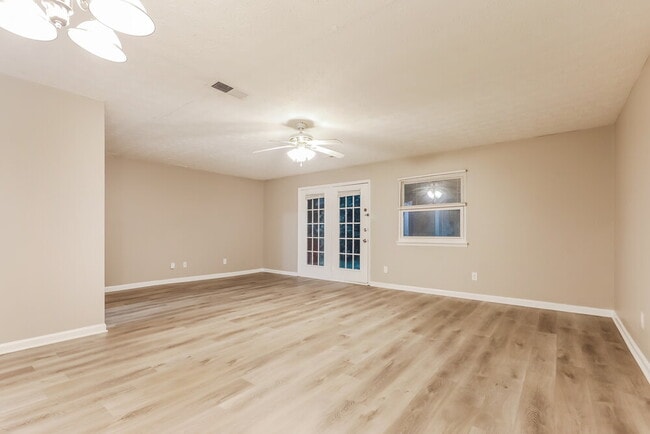 Building Photo - 3560 Satellite Blvd