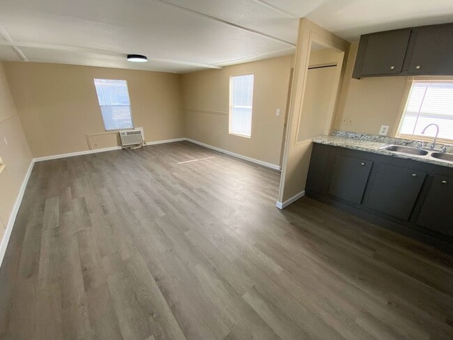 Building Photo - Affordable 1-Bed Mobile Home in Sulphur, L...