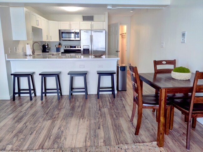 Building Photo - 2575 Kuhio Ave