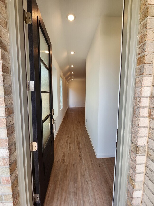 Building Photo - 27122 Berry Bright Dr