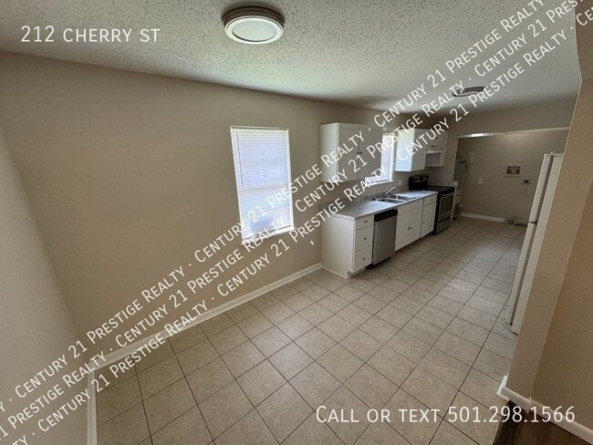 Building Photo - 212 Cherry St
