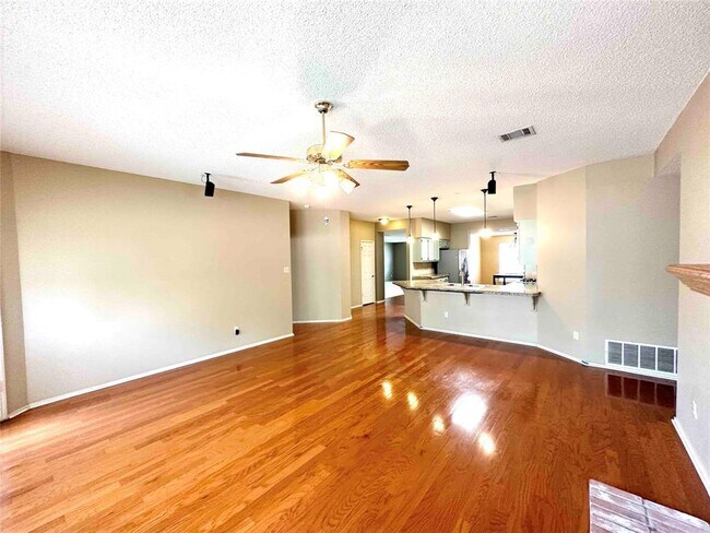 Building Photo - 13225 Amasia Dr