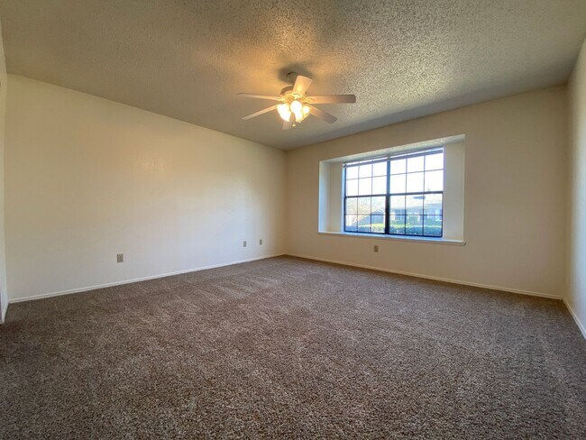 Building Photo - Duplex *LEASING SPECIAL AVAILABLE*