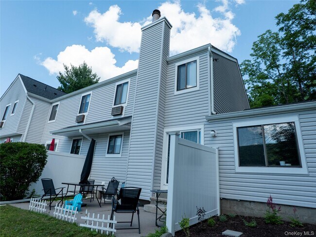 Foto del edificio - 402 Mountain Laurel Dr