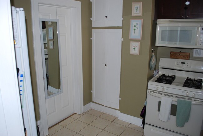 Building Photo - 208 Highwood Ave