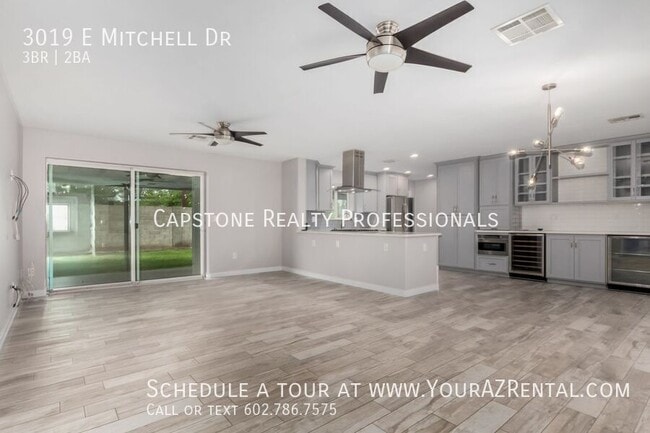 Photo - 3019 E Mitchell Dr House