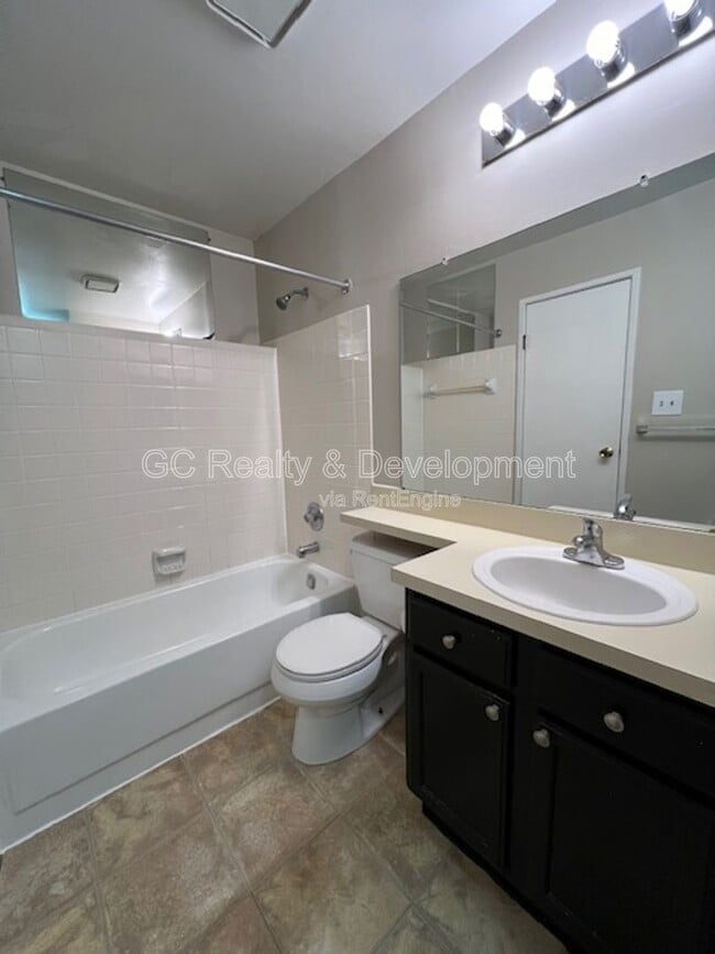 Building Photo - 1251 Wyndham Dr