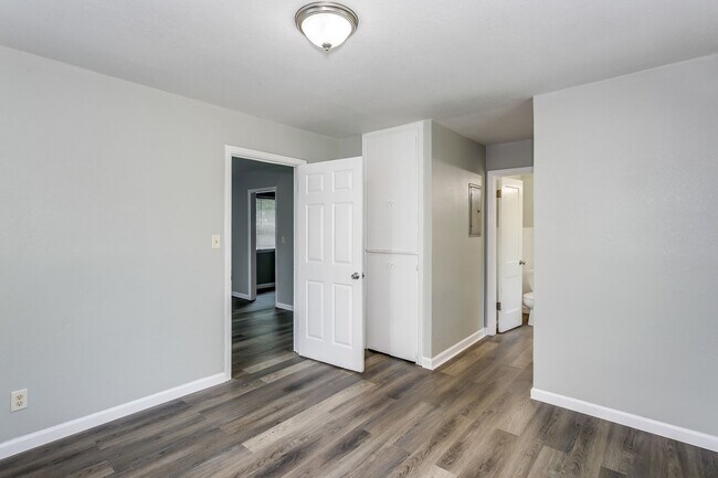 Foto del edificio - Super Affordable One Bedroom Duplex!