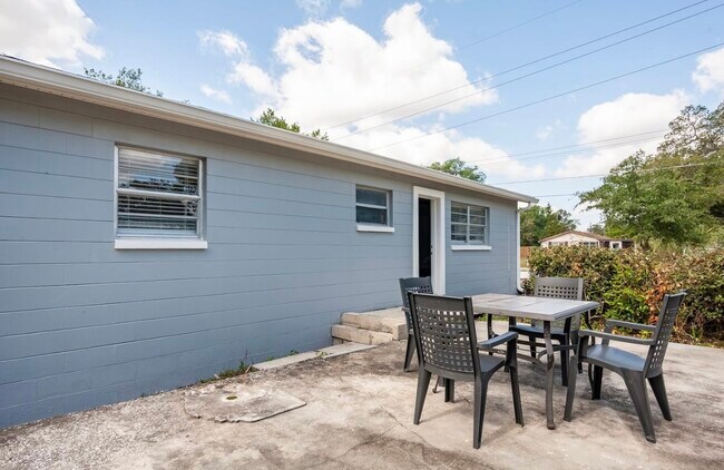Building Photo - 8713 Overlook Dr