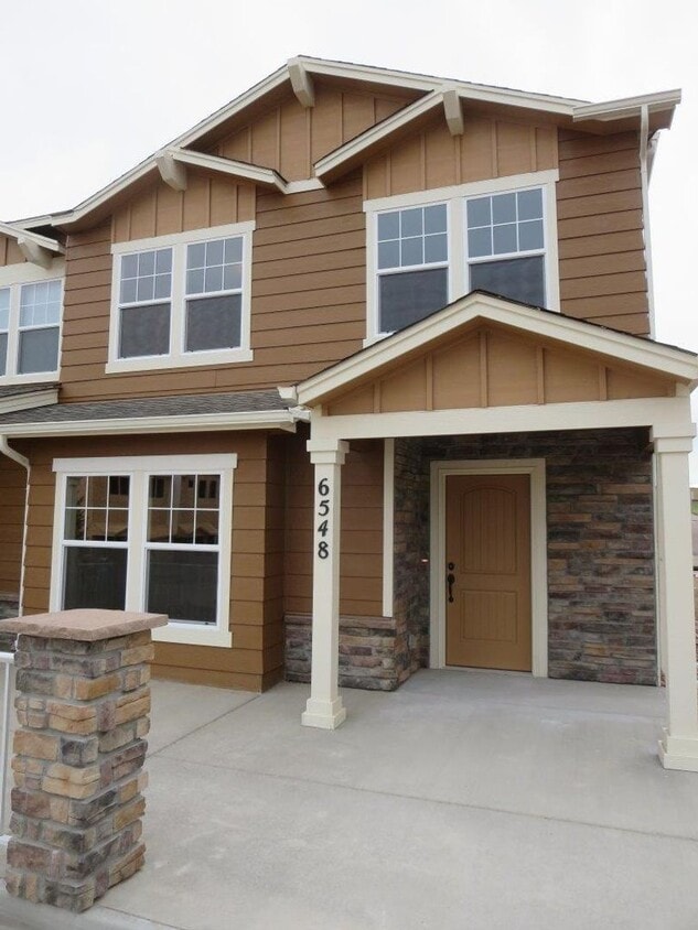 Primary Photo - Available Now! 3 Bedroom 2.5 Bathroom Town...