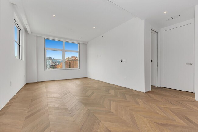 Building Photo - 350 E 18th St