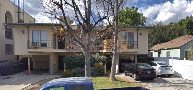Vista a la calle - 4811 Lennox Ave