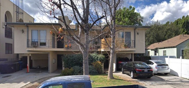 Vista a la calle - 4811 Lennox Ave
