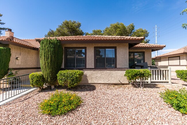 Building Photo - Cute and Cozy 2-bedroom 2-bathroom Townhom...