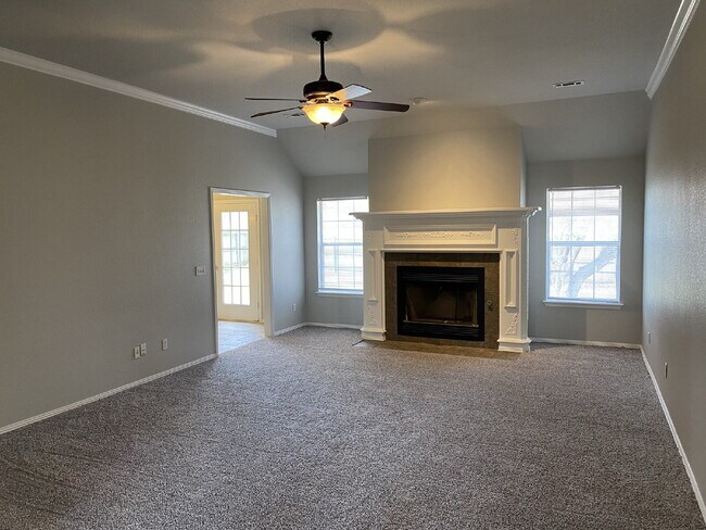 Foto del edificio - 4902 Hawthorne Way