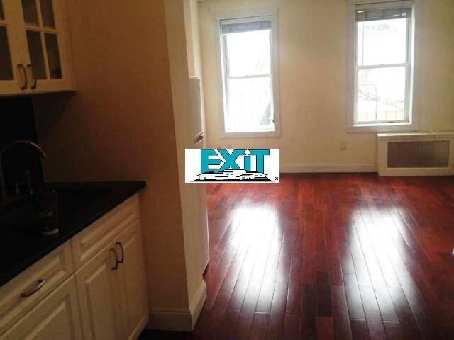 Primary Photo - 109 Charles St
