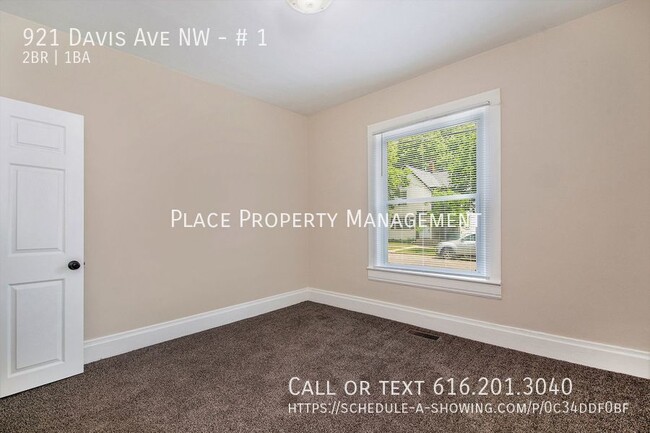 Foto del edificio - 921 Davis NW Apt 1 - Cozy Two Bedroom with...