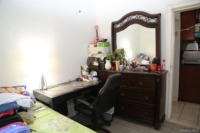 Foto del edificio - 93-07 123rd St