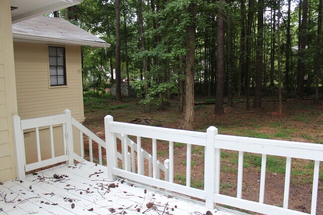 Building Photo - Welcome to the Charming 4 Bedroom/3 Bath w...