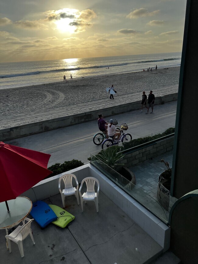 Building Photo - 3355 Ocean Front Walk