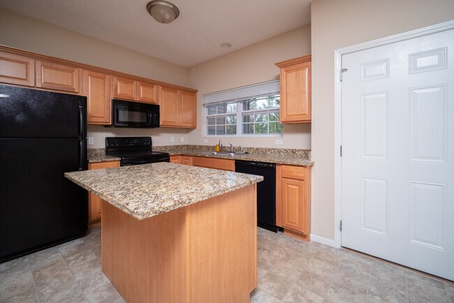 Building Photo - 565 Stonegate Dr