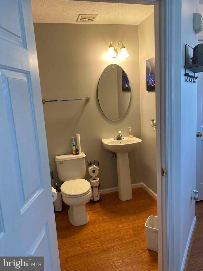 Foto del edificio - 5325 Abbeywood Ct