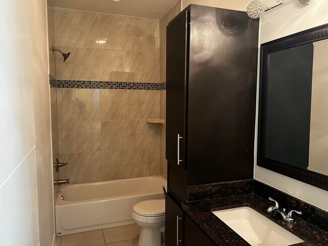Foto del edificio - 5720 St Charles Loop