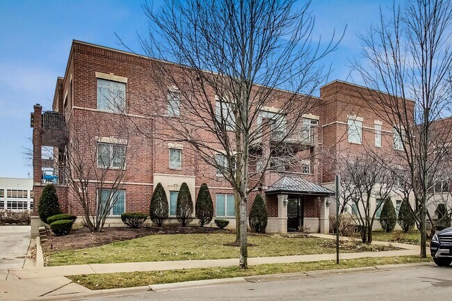 Building Photo - 1021 Peterson Ave
