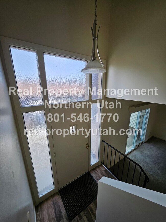 Building Photo - 2 Bedroom 1.5 Bath Townhome in Roy Coming Soon