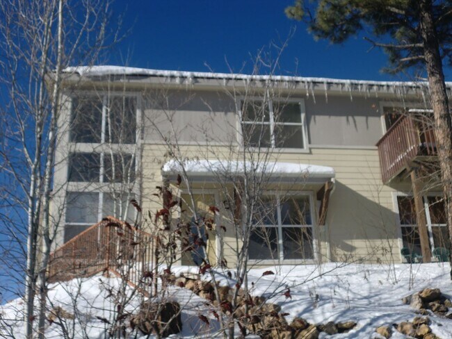 Foto del edificio - COMING IN AUGUST! Nice 4-bed Townhouse in ...