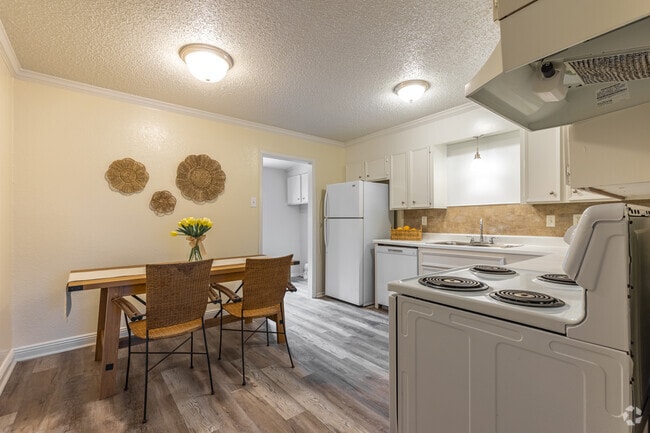 2BR, 1BA - 940SF - Kitchen - Summer Place Apartments