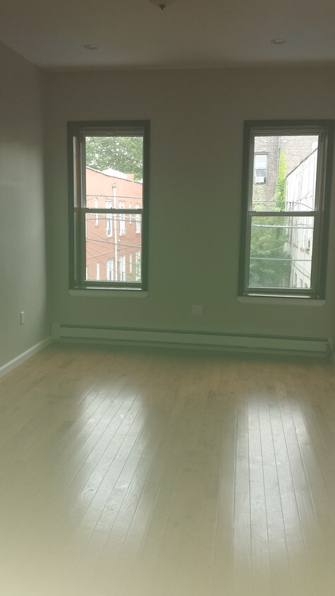 Building Photo - 889 Saratoga Ave