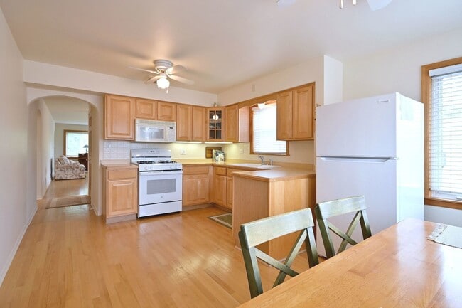 Building Photo - 7513 W Isham Ave